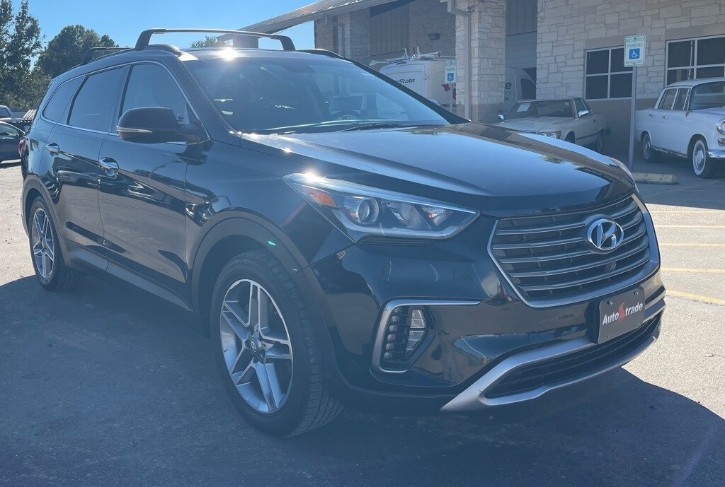 2017 Hyundai Santa Fe SE Ultimate photo 2