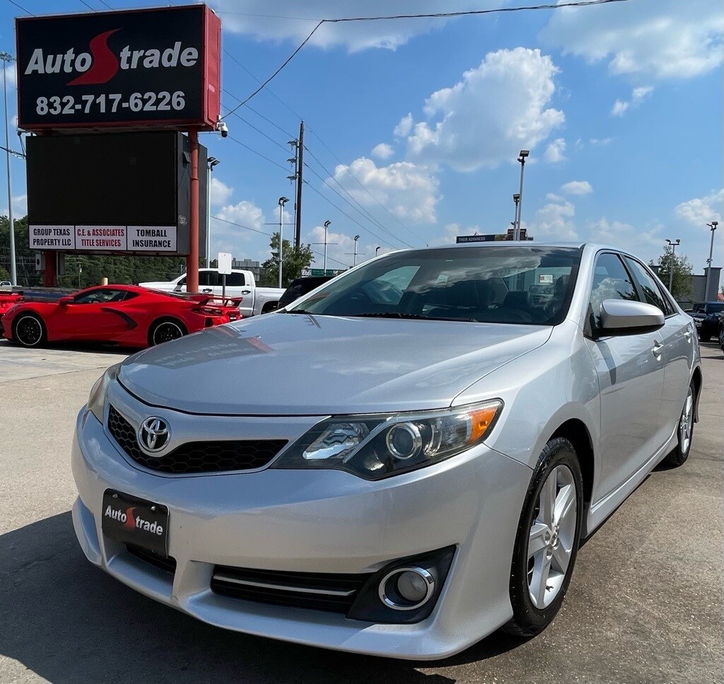 2013 Toyota Camry SE photo 3