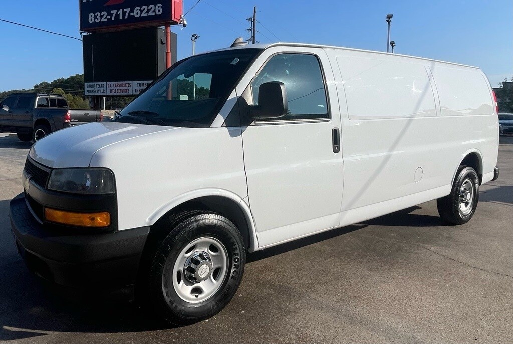 2018 Chevrolet Express 2500 Work Cargo Van photo 2