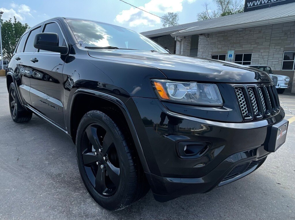 2015 Jeep Grand Cherokee Laredo photo 2