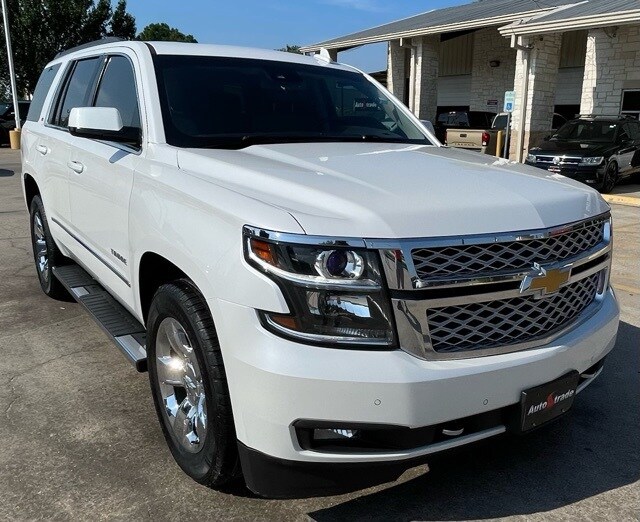 2017 Chevrolet Tahoe LT photo 2