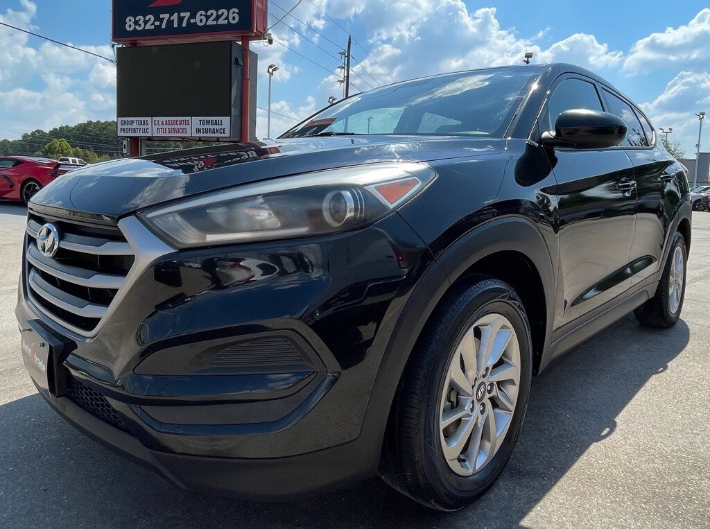2017 Hyundai Tucson SE photo 2