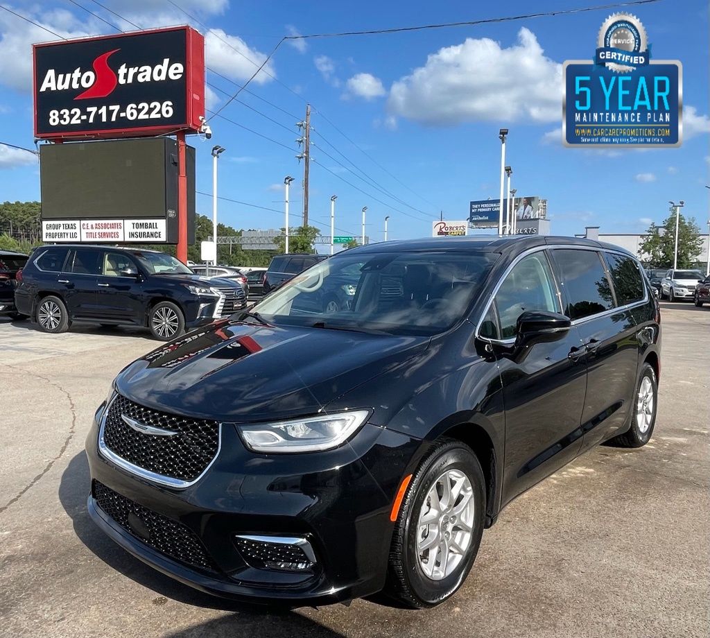 2024 Chrysler Pacifica Touring L's photo