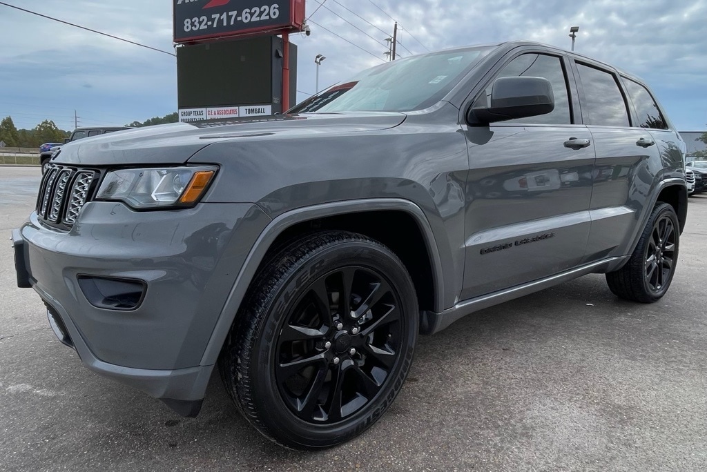 Used 2019 Jeep Grand Cherokee Laredo SUV