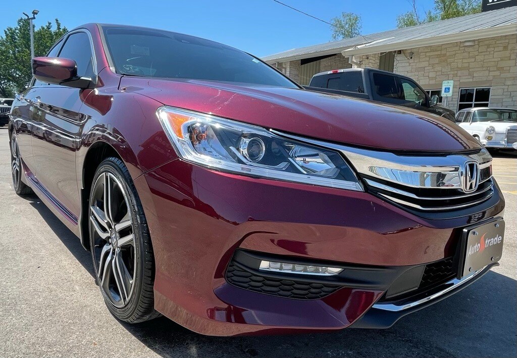 2017 Honda Accord Sport photo 2