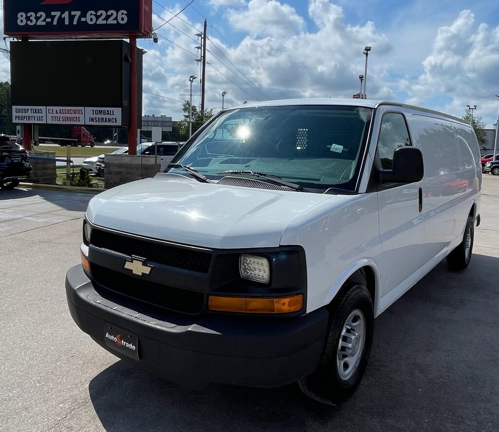 2014 Chevrolet Express 2500 Van photo 2