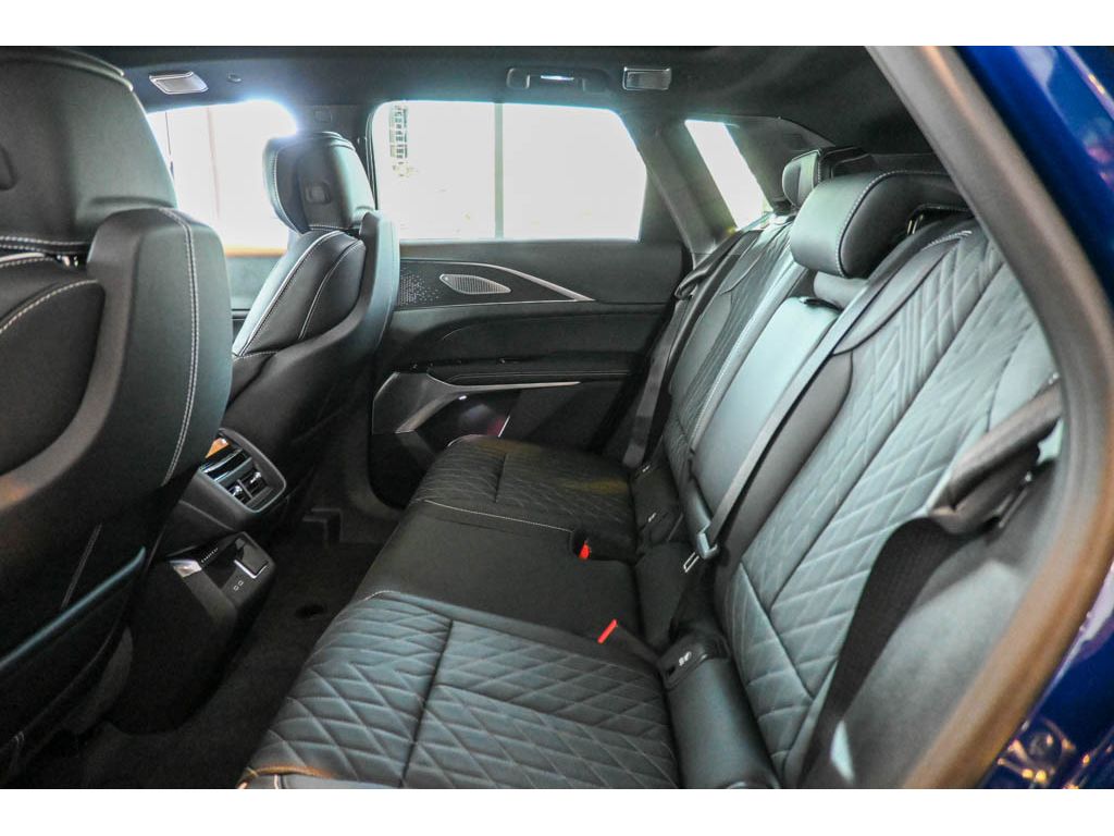 2026 Cadillac LYRIQ V Premium - Photo 12