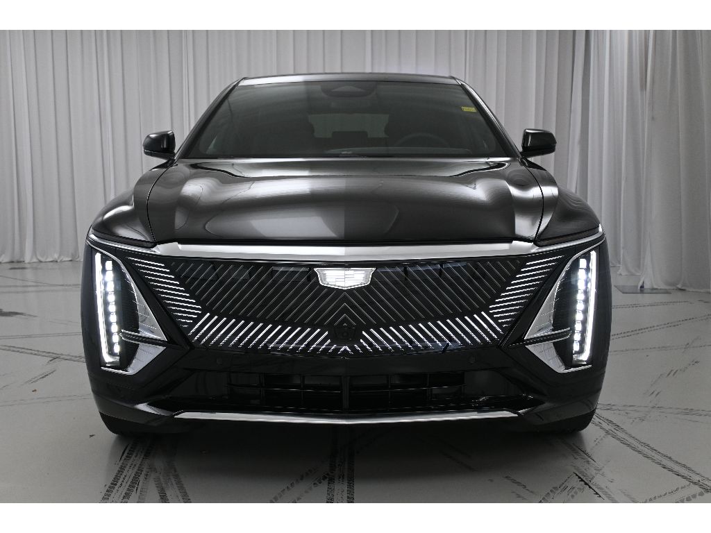 2025 Cadillac Lyriq Luxury photo 3