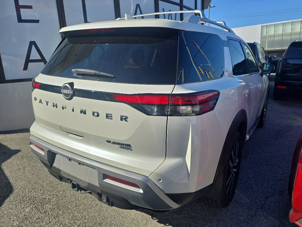2023 Nissan Pathfinder Platinum photo 2