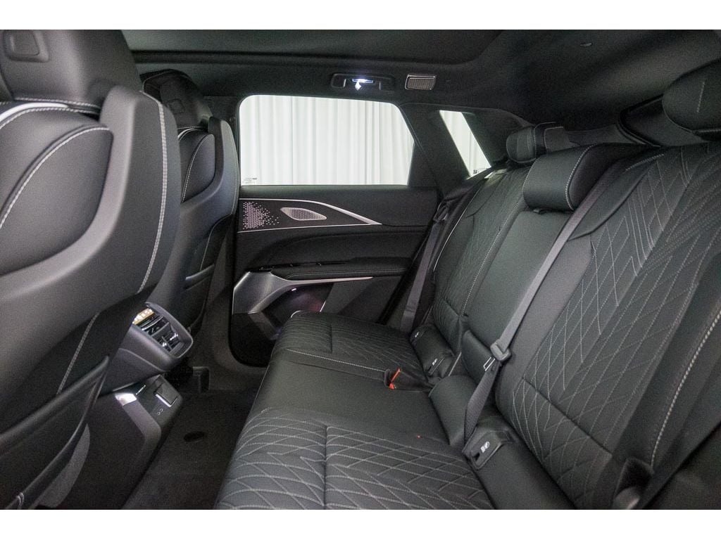 2026 Cadillac LYRIQ V Premium - Photo 12