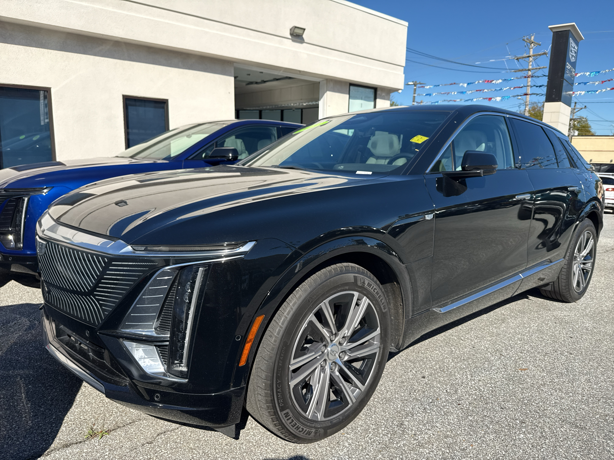 Used 2023 CADILLAC LYRIQ RWD Luxury SUV