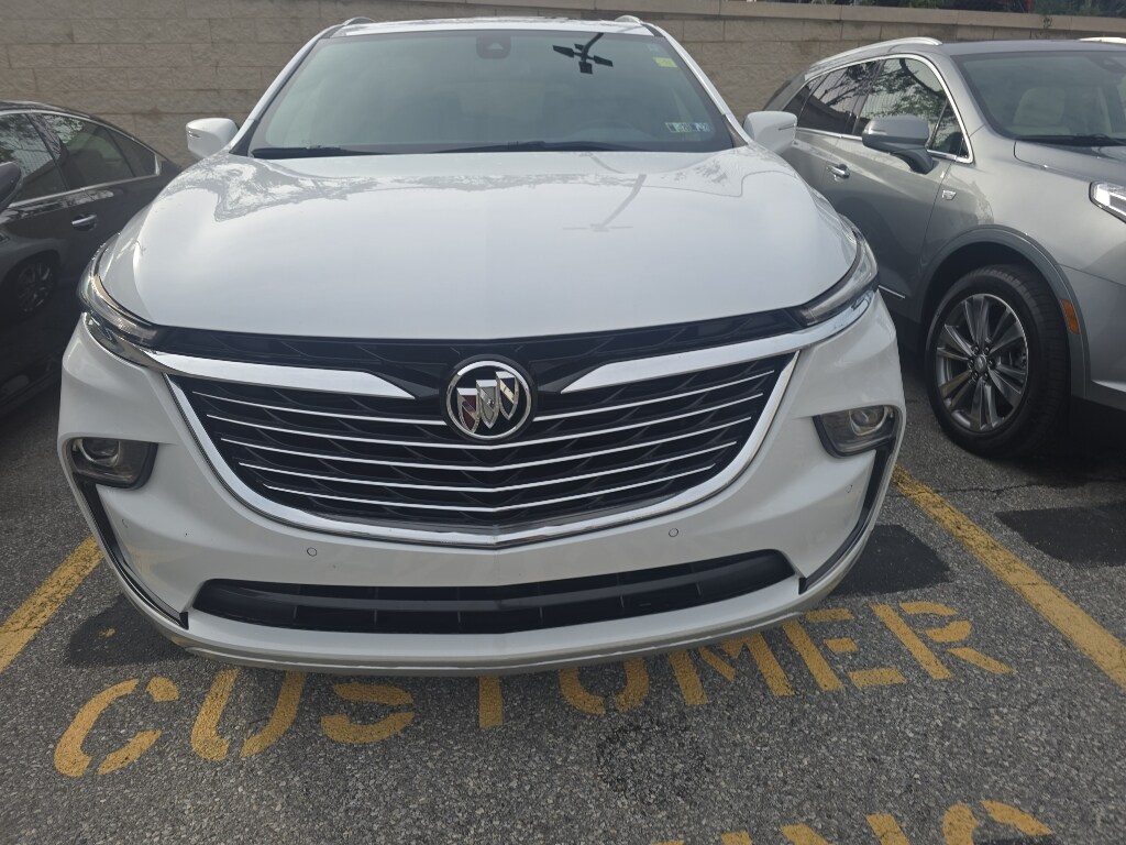 2024 Buick Enclave Essence photo 2