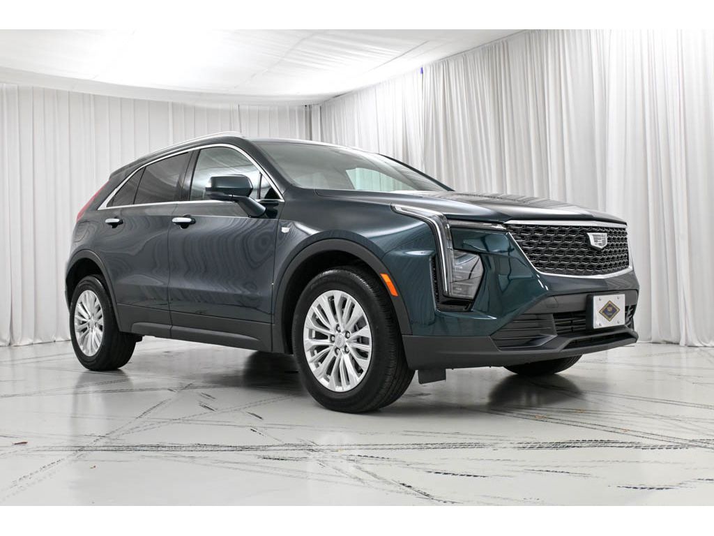 2024 Cadillac XT4 Luxury photo 2