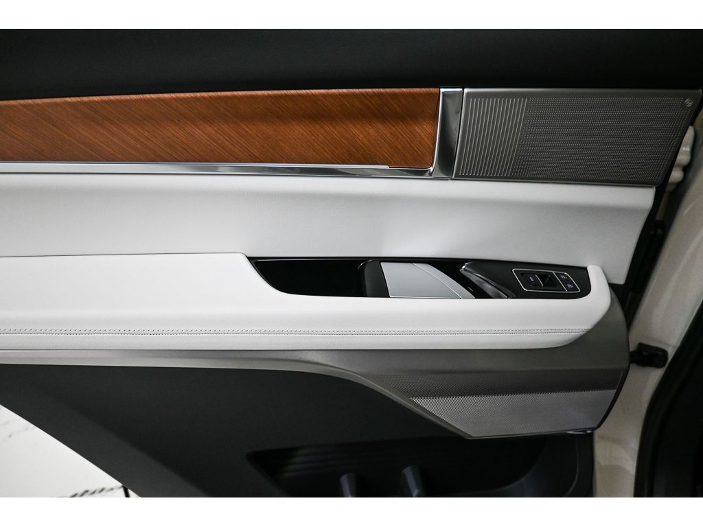 2027 Cadillac VISTIQ Sport - Photo 12