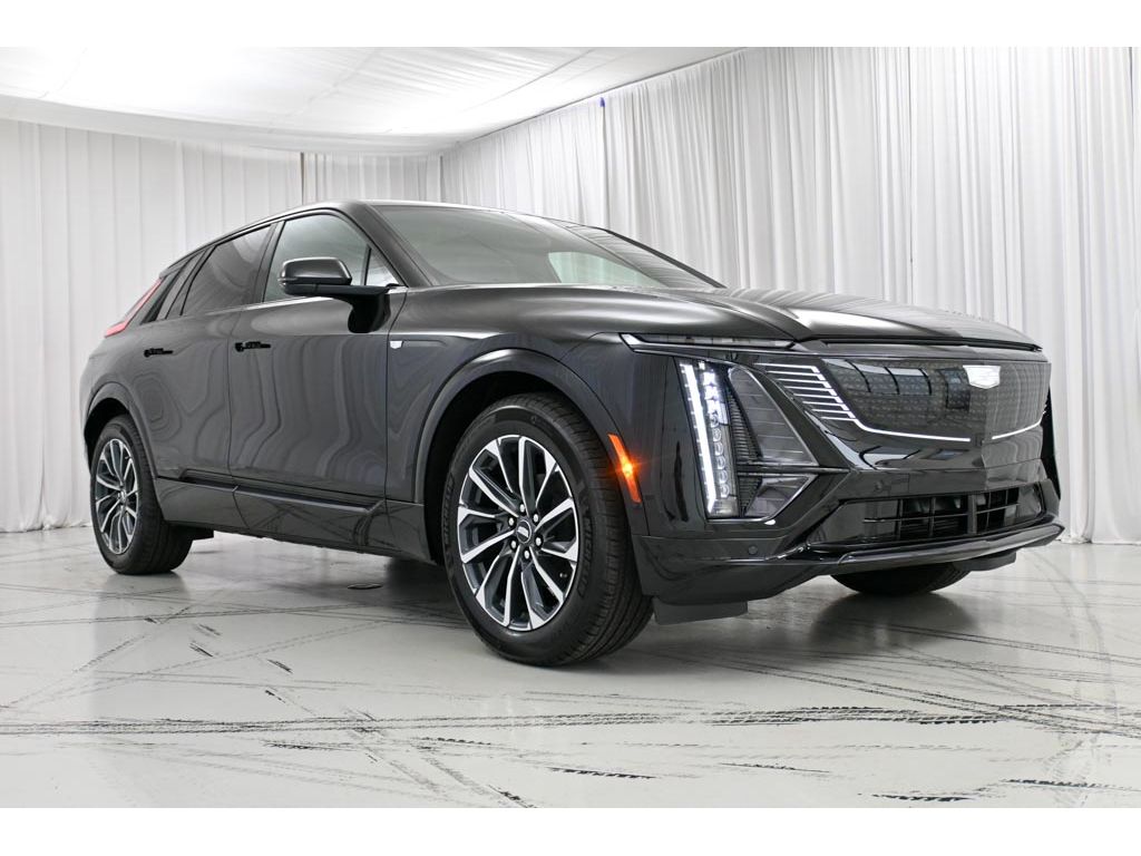 2025 Cadillac Lyriq Sport photo 2