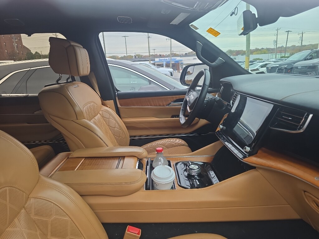 2022 Jeep Grand Wagoneer III photo 2