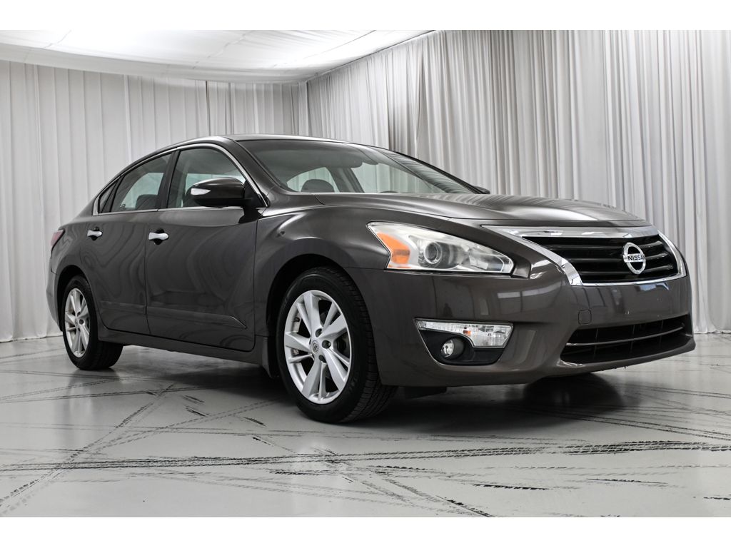 Used 2015 Nissan Altima SV with VIN 1N4AL3AP7FC463291 for sale in Wilmington, DE