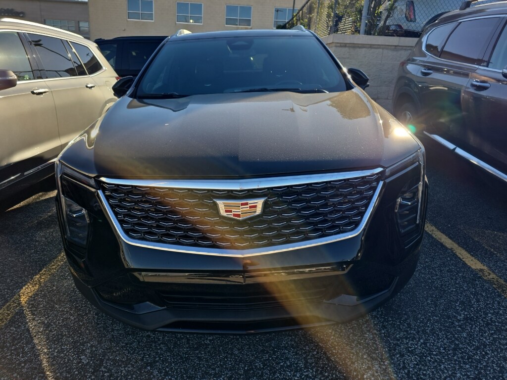 2024 Cadillac XT4 Premium Luxury photo 3