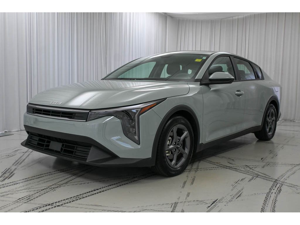 2025 Kia K4 LXS photo 2