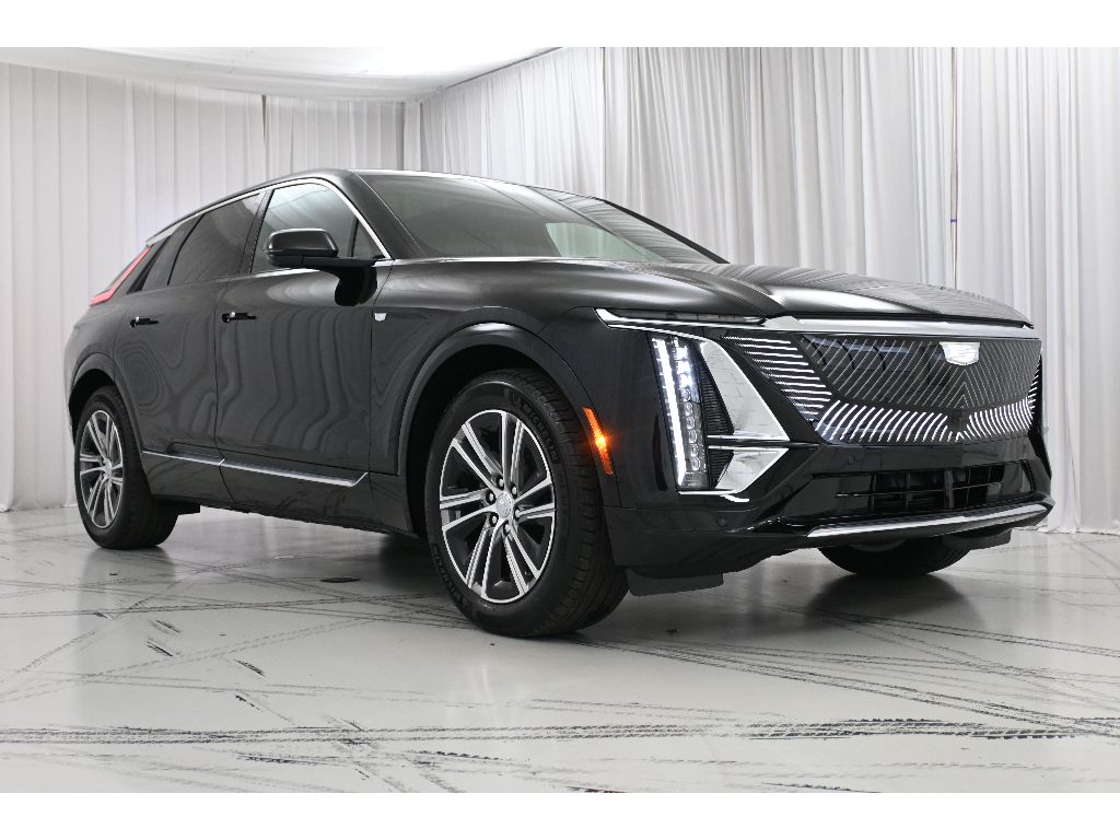2025 Cadillac Lyriq Luxury photo 2