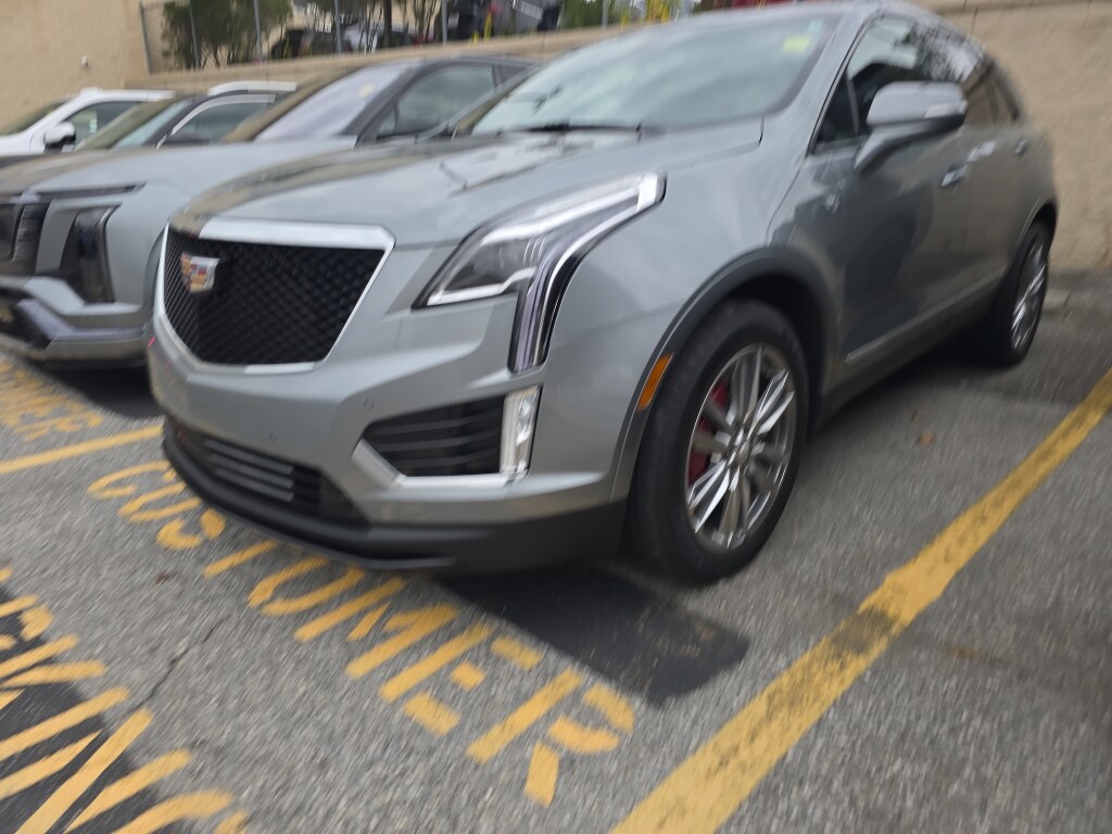 2023 Cadillac XT5 Sport photo 3