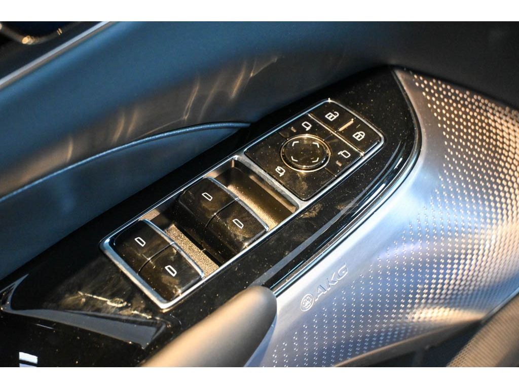 2026 Cadillac LYRIQ V Premium - Photo 17