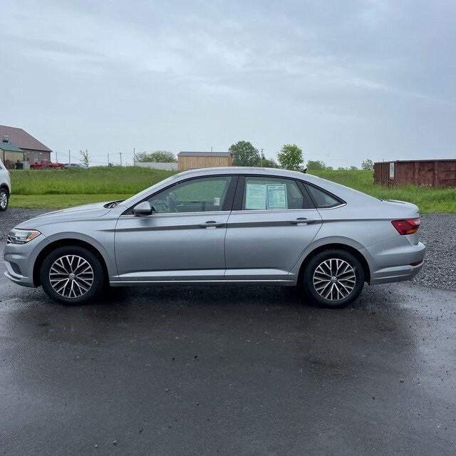 2019 Volkswagen Jetta SE photo 2