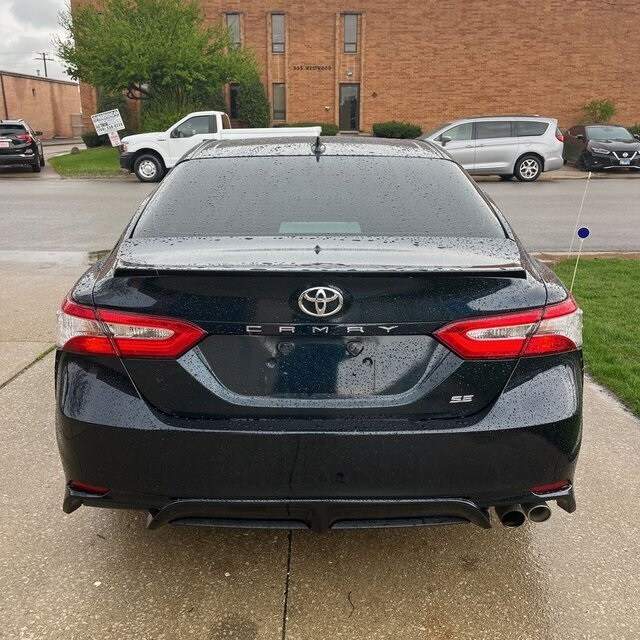 2020 Toyota Camry SE photo 4