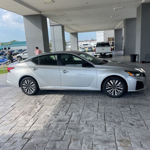 2024 Nissan Altima 2.5 SV photo 2