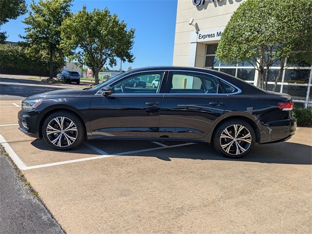 2022 Volkswagen Passat SE photo 2