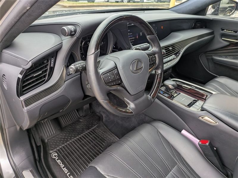 2019 Lexus LS 500 photo 2