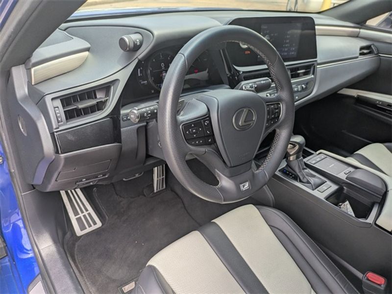 2022 Lexus ES 350 F SPORT photo 2