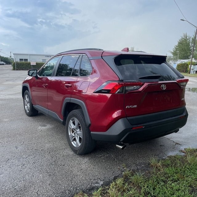 2022 Toyota RAV4 XLE photo 2