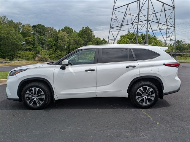 2023 Toyota Highlander XLE photo 3