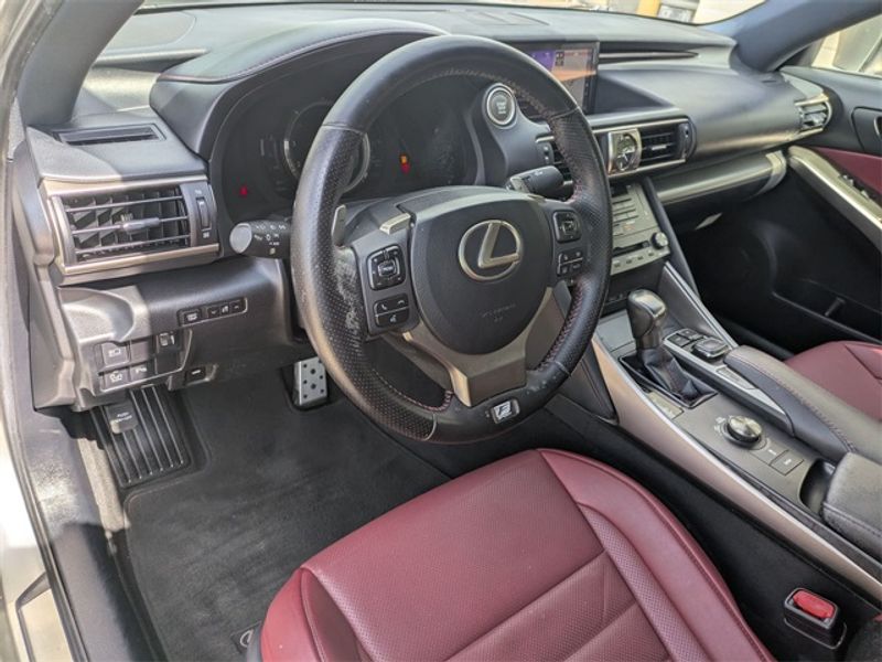 2018 Lexus IS 300 F SPORT photo 2