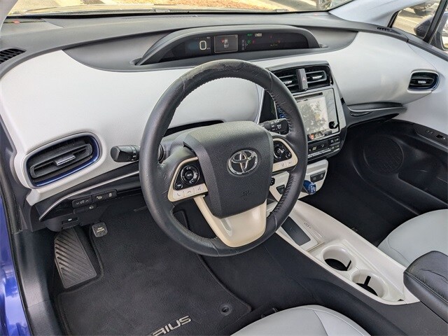 2016 Toyota Prius Four Touring photo 3