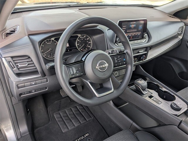2023 Nissan Rogue SV photo 2