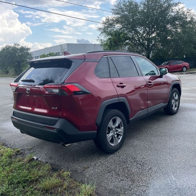 2022 Toyota RAV4 XLE photo 4