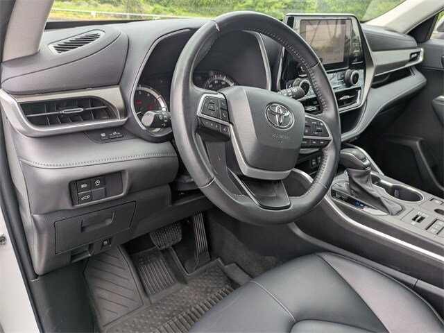 2023 Toyota Highlander XLE photo 2
