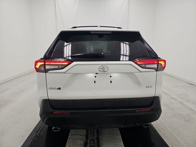 2023 Toyota RAV4 XLE Premium photo 3