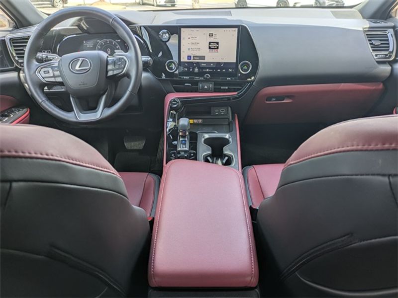 2025 Lexus NX 250 photo 2