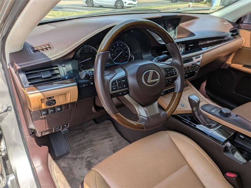 2016 Lexus ES 350 Base photo 2