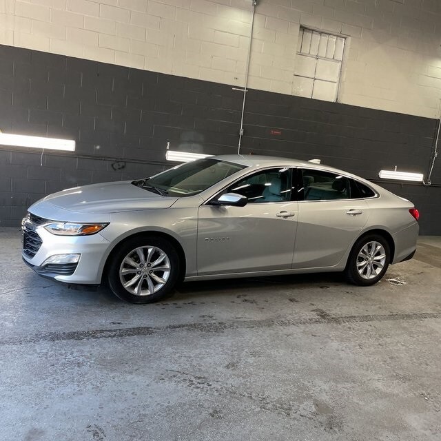 2021 Chevrolet Malibu 1LT photo 2