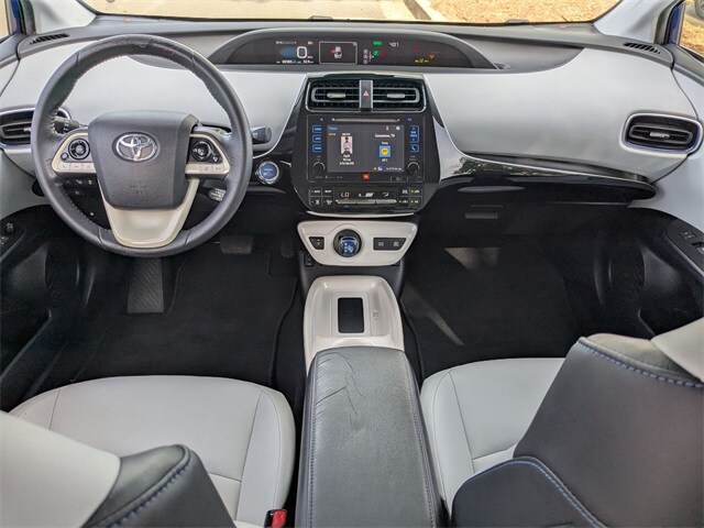 2016 Toyota Prius Four Touring photo 2