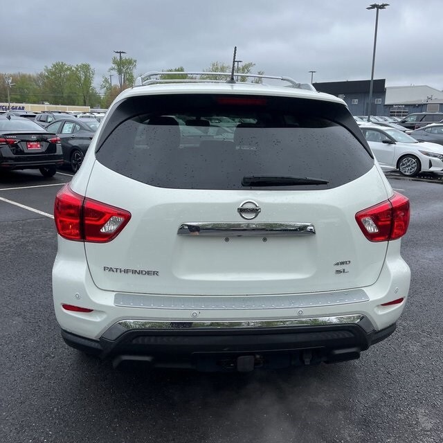 2018 Nissan Pathfinder SL photo 4