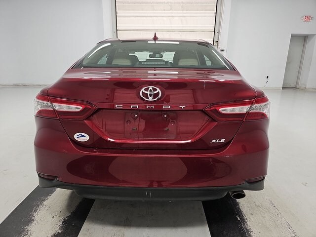 2020 Toyota Camry XLE photo 3