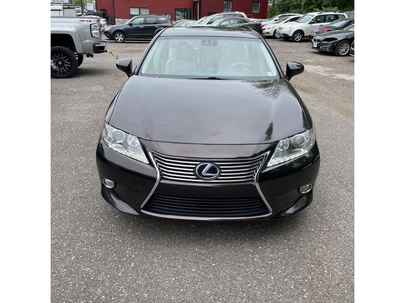 2013 Lexus ES 300h photo 3