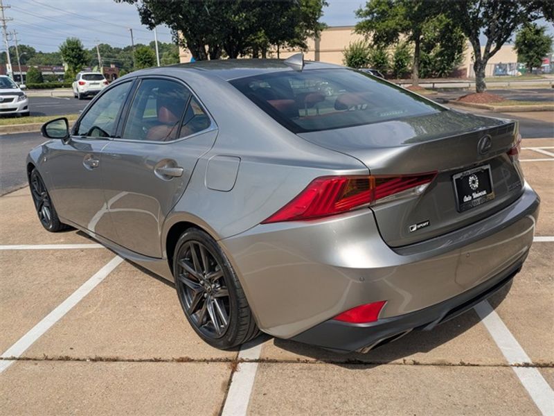 2018 Lexus IS 300 F SPORT photo 4