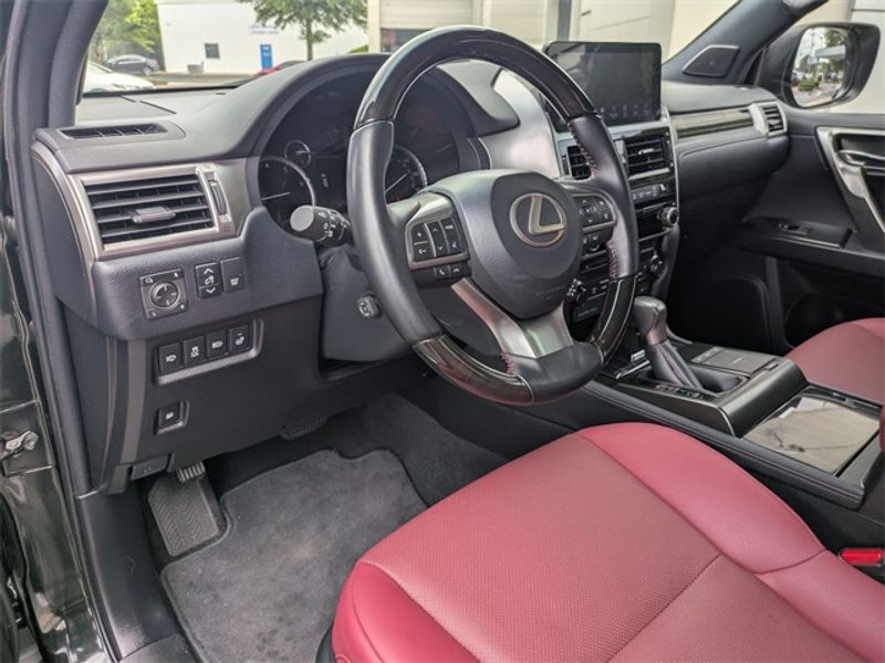 2022 Lexus GX 460 Premium photo 2