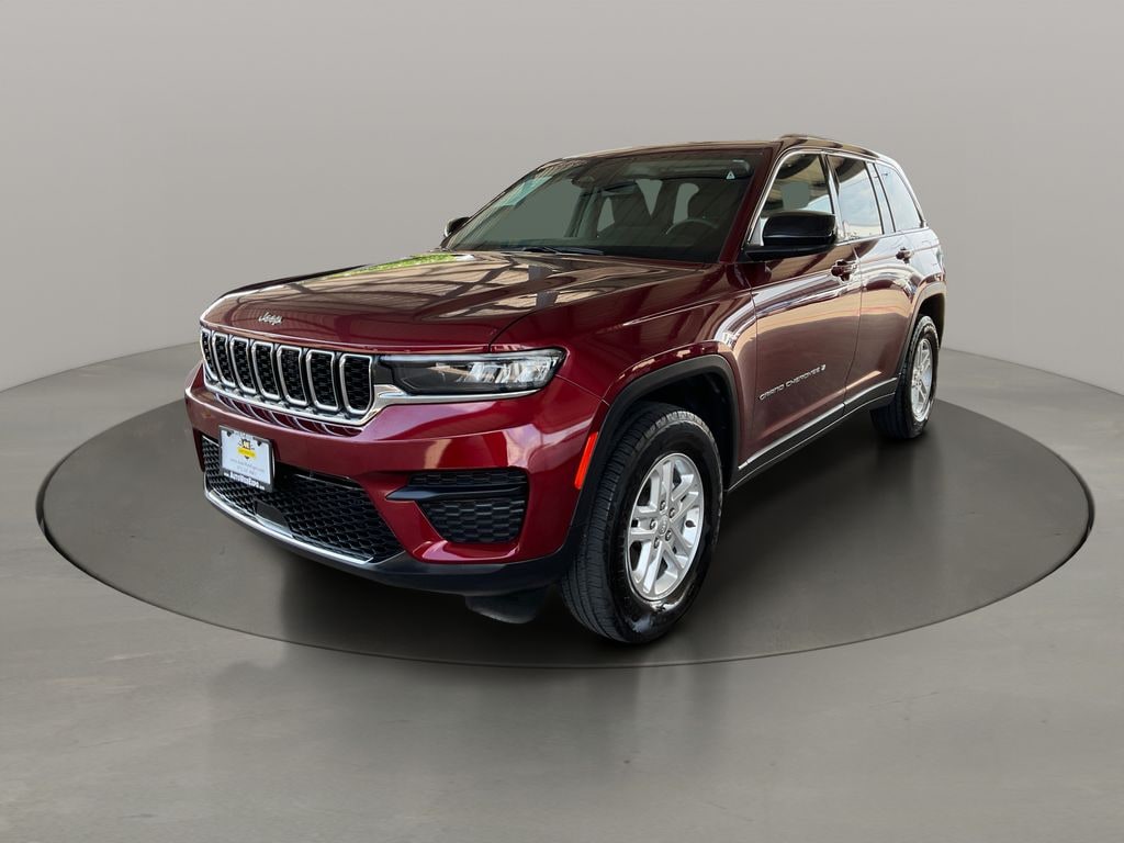 Used 2024 Jeep Grand Cherokee Laredo SUV